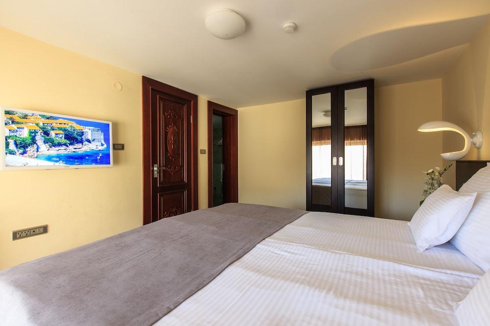 Premier Hotel 4*